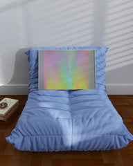 After Hover: Prism Play - Abstraktes Farbspiel mit Holografie-Effekt