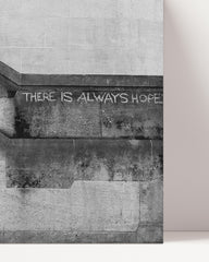 After Hover: Banksy - Balloon Girl Mädchen mit Luftballon always hope Street Art