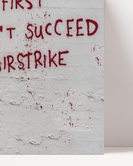 After Hover: Banksy - Call an Airstrike Junge mit Gasmaske Graffiti Street Art