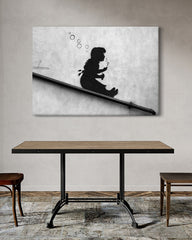 After Hover: Banksy - Mädchen Seifenblasen rutscht Gelände runter Wand-Graffiti cool stylisch