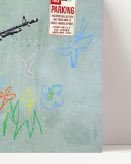 After Hover: Banksy - Kind Junge schießt mit Farbstiften auf Fahrverbots-Schild Graffiti cool hip stylisch