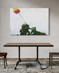 After Hover: Banksy - Soldaten heben McDonald's Drive In Schild hoch (Soldiers of McDonald's)