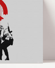 After Hover: Banksy - Soldaten malen Peace Symbol soldiers Peace heller Hintergrund