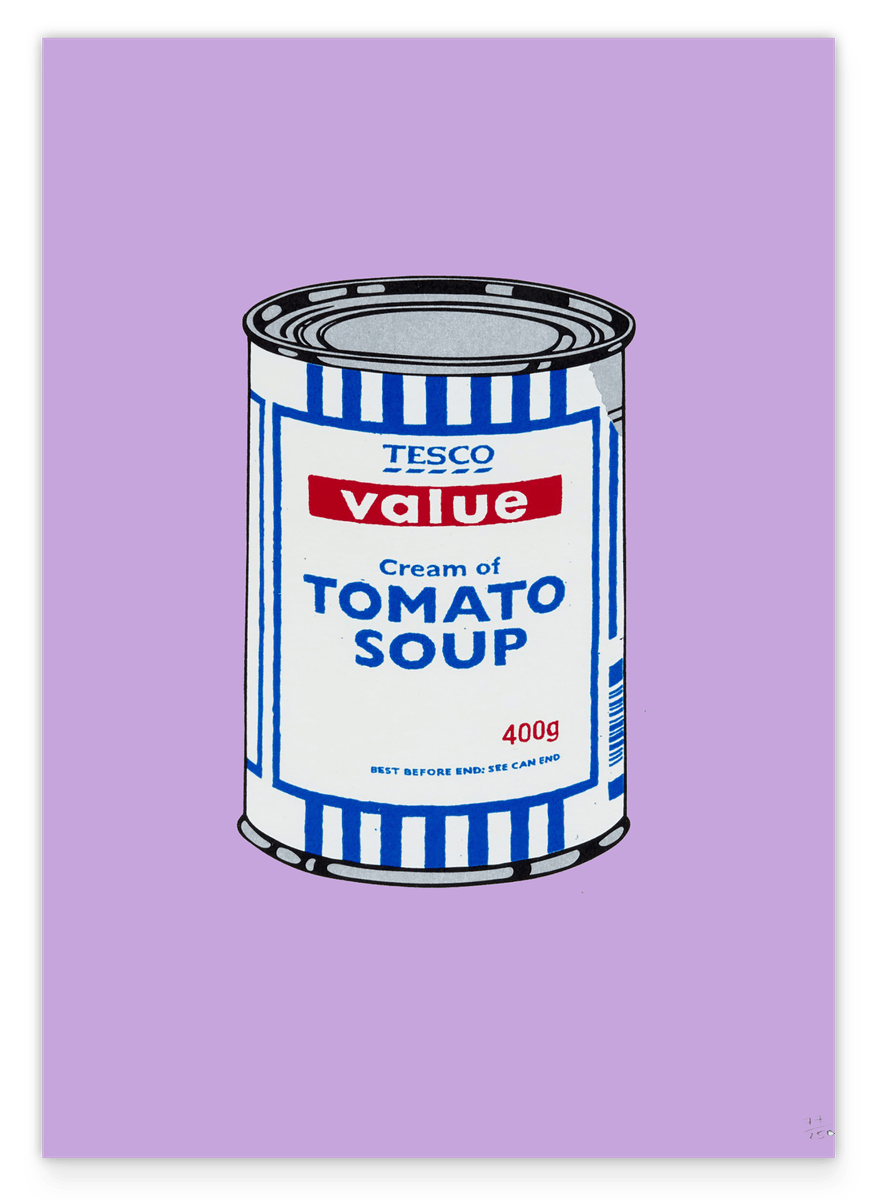 Banksy Dose - Tomato Soup auf violettem Hintergrund - Andy Warhol Pop-Art Style - Street Art Kunstdruck von Klein bis Groß