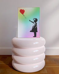 After Hover: Banksy Mädchen mit Herz Luftballon in Pastellfarben - Street-Art Kunstdruck in vielen Größen