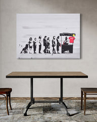 After Hover: Banksy Warten in der Schlange -  Pop-Art Modern Street-Art Marketing - Kunstdruck Klein bis Groß XXL