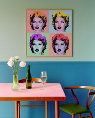 After Hover: Pop-Art Kate Moss Meats Marilyn Monroe - Banksy Inspiriert von Andy Warhol, Street-Art - Moderner Kunstdruck Canvas