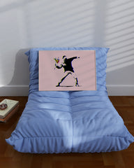 After Hover: Banksy Mann wirft Blumen Activism - Modern Street-Art - Moderner Kunstdruck Klein bis Groß XXL - Geschenk Wohnzimmer, Schlafzimmer